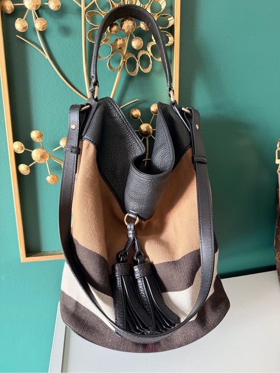 Burberry Handbags - Burberry House Check Ashby Bucket Bag